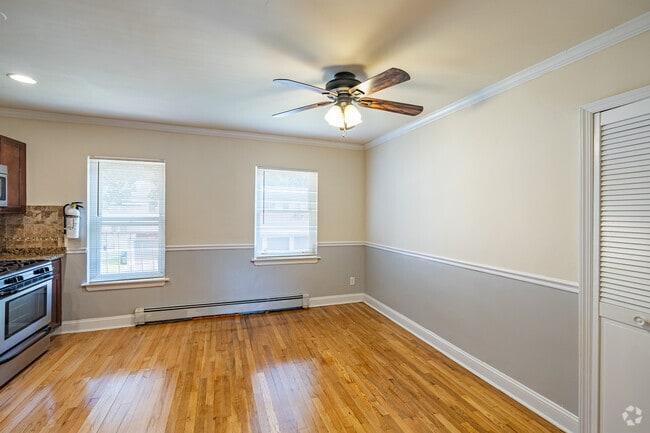 2BR, 2BA - 860SF- Dining Room - Franklin Manor Apartments