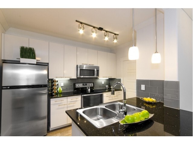 Elegant Kitchen | Apartments Seabrook TX | The Towers of Seabrook - A2-Coral