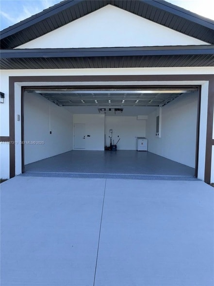 Photo - 8033 Oakleaf Cir