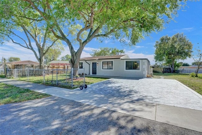 Photo - 136 Miami Gardens Rd