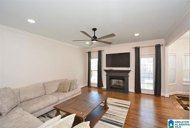 Photo - 221 Castlehill Dr