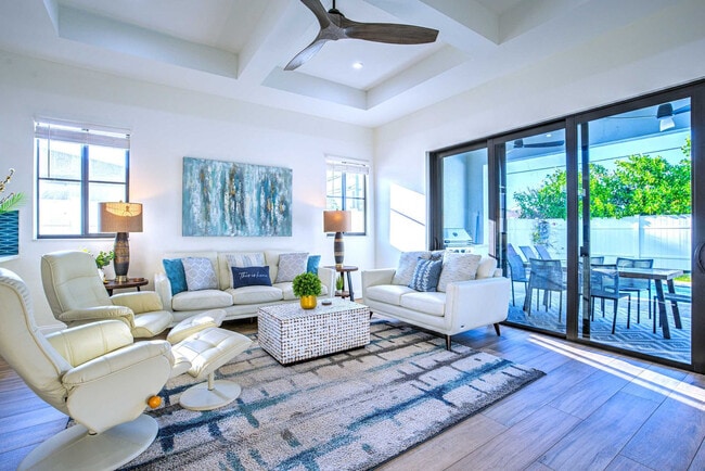 Building Photo - 685 107th Ave N Unit SI ID1504184P