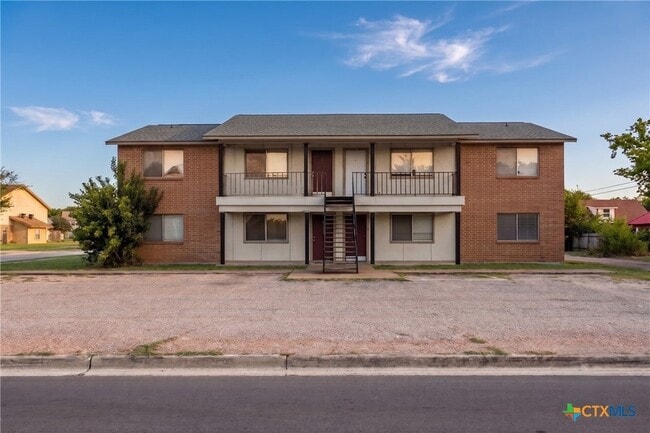 Building Photo - 2102 Hunt Dr Unit B