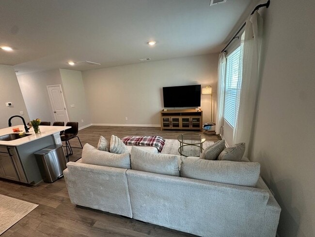 Photo - 231 Hazel Ln