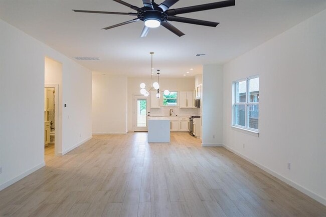 Photo - 509 Beechwood Way
