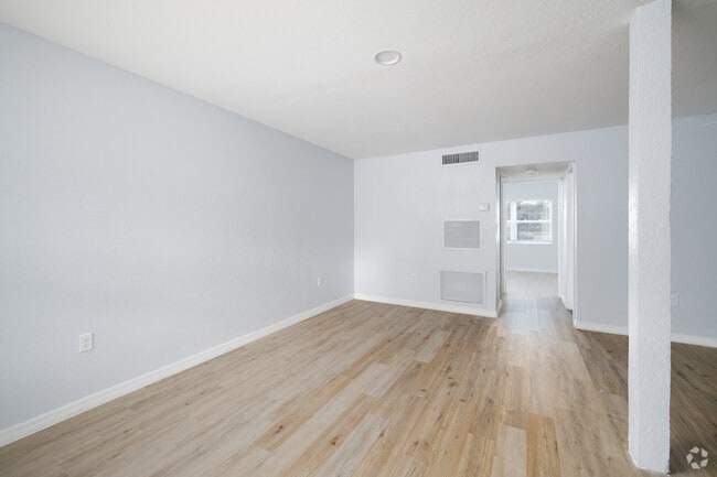 1BR, 1BA - 800SF - Living Room - Eastbrook Apartments