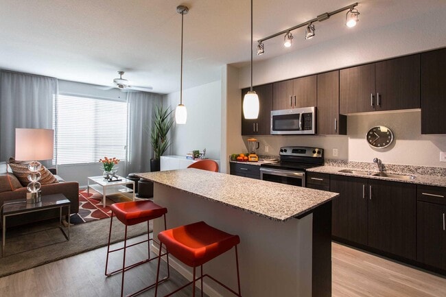 Building Photo - CIRQ 44