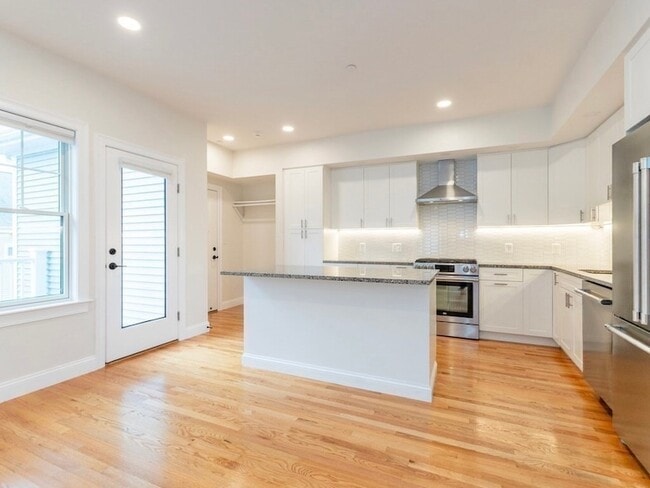 Photo - 210 Adams St