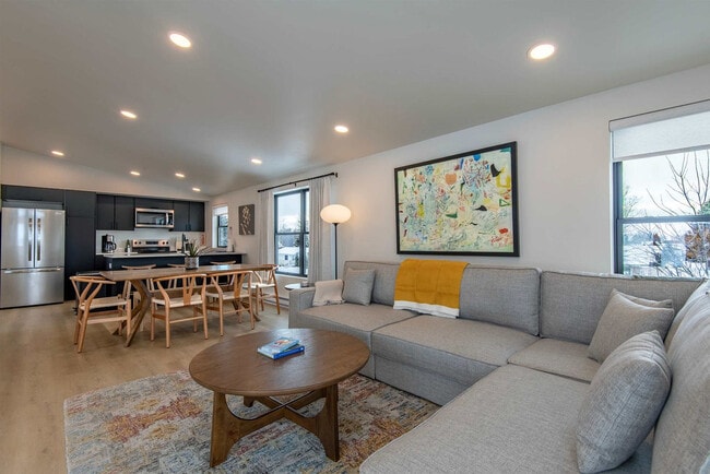 Photo - 27 4th St E Unit ID1387456P