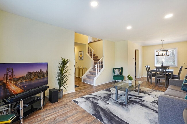 Building Photo - 303 Danbury Dr Unit SI ID1285015P