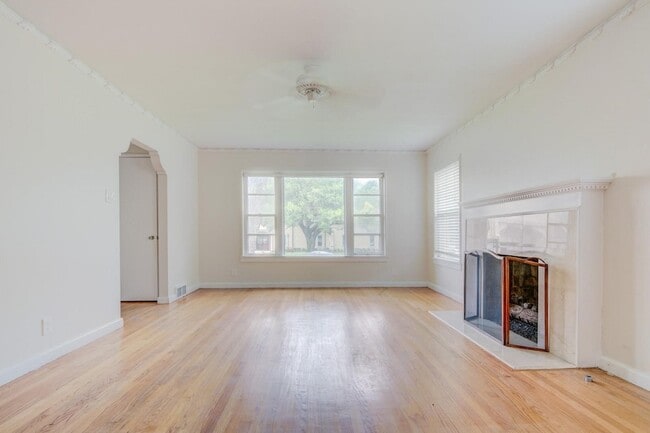 Photo - 6307 Kenwood Ave