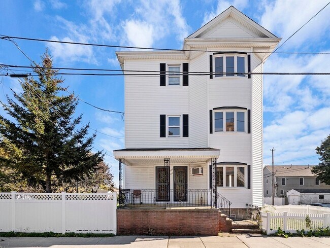 Building Photo - 306 Mott St Unit 1
