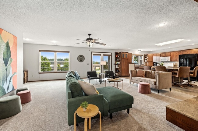 Building Photo - 8383 S Lakeshore Dr Unit ID1221807P