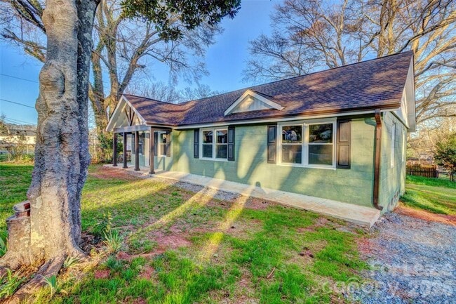 Photo - 824 2nd St
