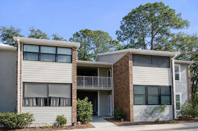 Building Photo - 1400 Gandy Blvd N Unit 1013