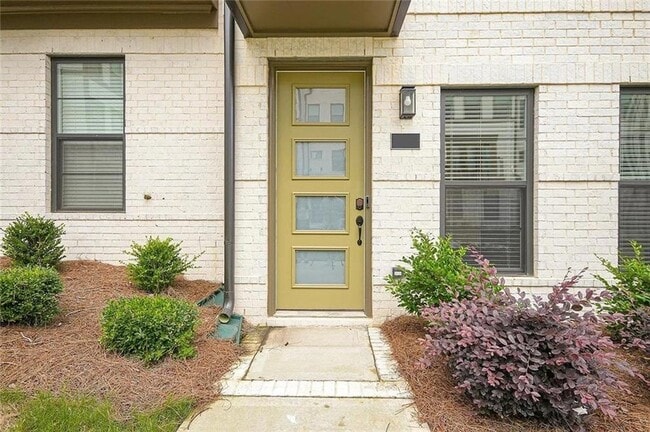 Photo - 2048 Holtz Ln