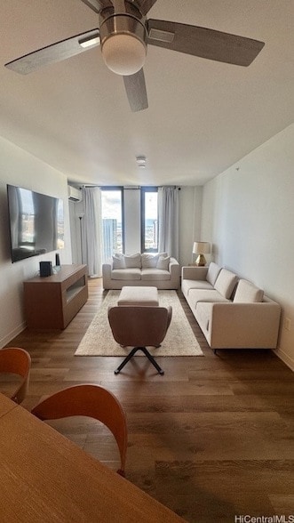 Photo - 987 Queen St