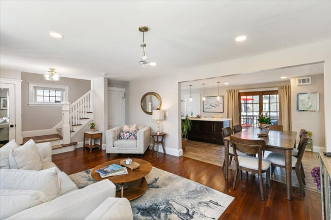 Building Photo - 17 Cedar Terrace Unit SI ID1521449P