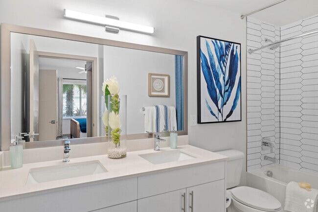 2BR, 2BA -990SF - River North