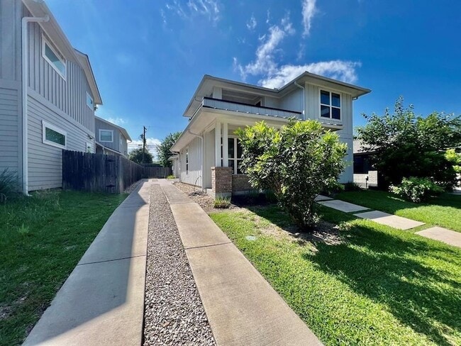 Building Photo - 4705 Rosedale Ave Unit B