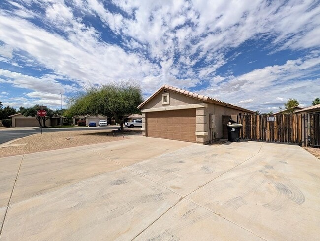 Photo - 15746 W Elm St