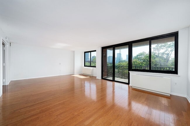 Photo - 700 Grove St