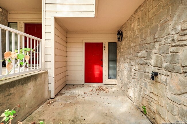 Photo - 829 W Bitters Rd