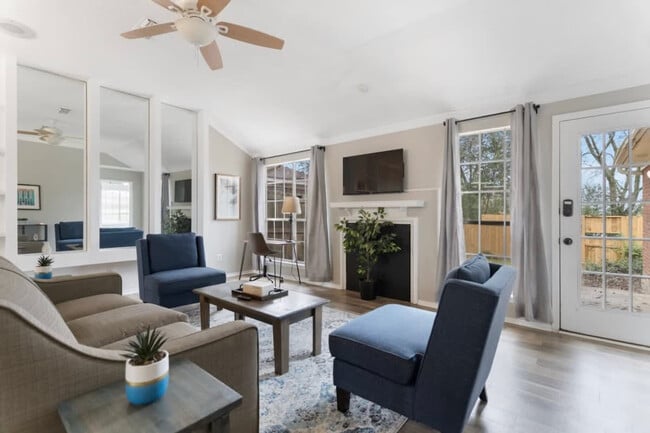 Building Photo - 5635 Red Barn Rd Unit ID1043848P