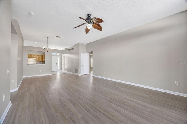 Photo - 30435 Annadale Dr