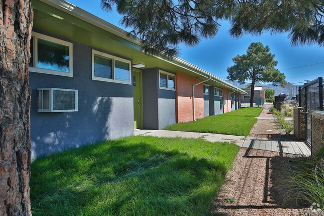 Q @ Uptown - Q @ Uptown