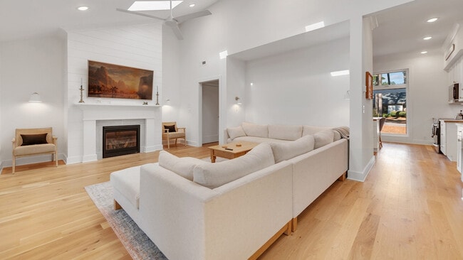 Building Photo - 176 Old Cedar Loop Unit SI ID1253452P