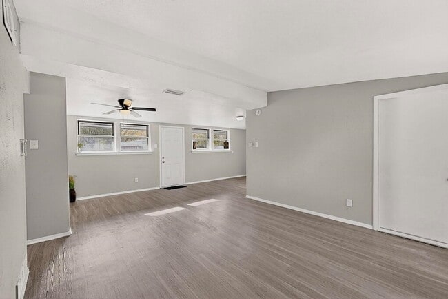 Photo - 534 Henderson Cir