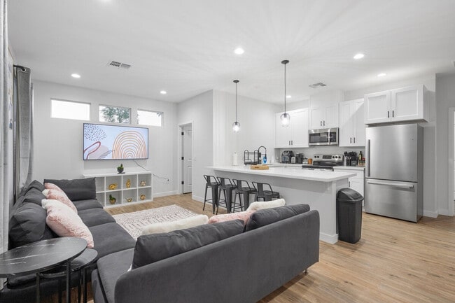 Building Photo - 275 Gateway Dr Unit ID1244332P