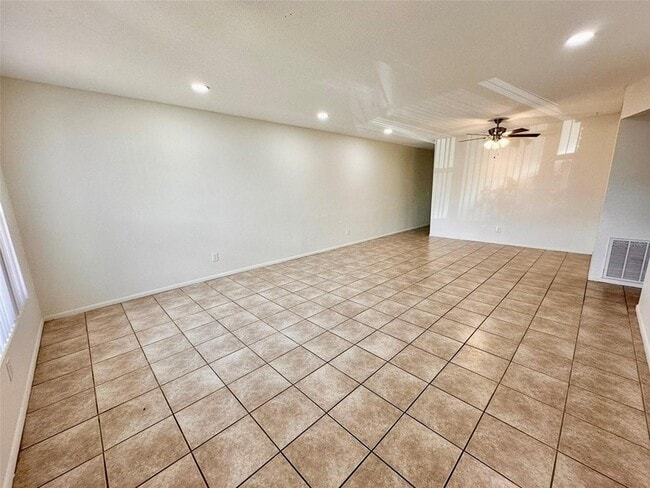 Photo - 2073 Denmark St Unit 5