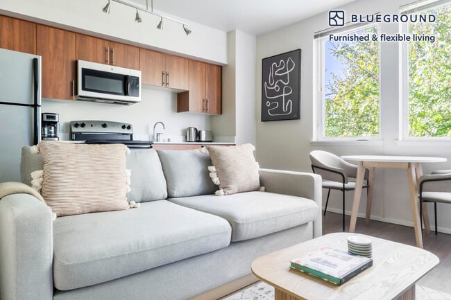 Building Photo - 4302 7th Ave NE Unit FL3-ID913