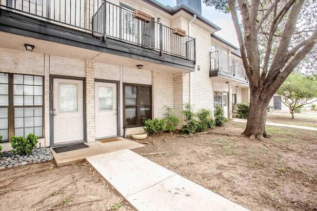 Building Photo - 1307 Kinney Ave Unit 108