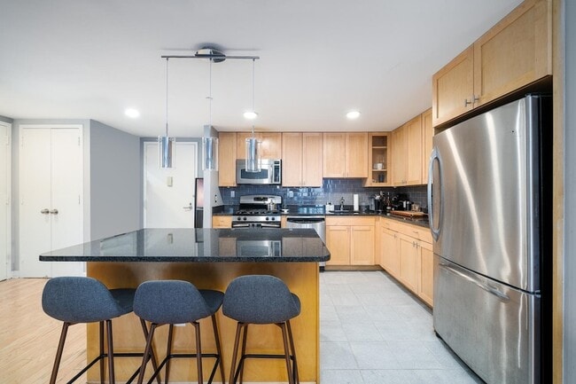 Photo - 700 Grove St