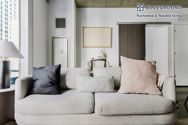 Photo - 215 W Lake St Unit FL6-ID1342