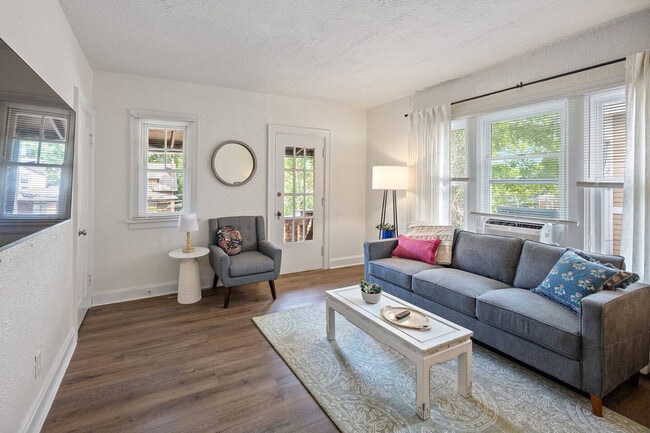 Building Photo - 6423 Kennedy Ave Unit ID1384095P