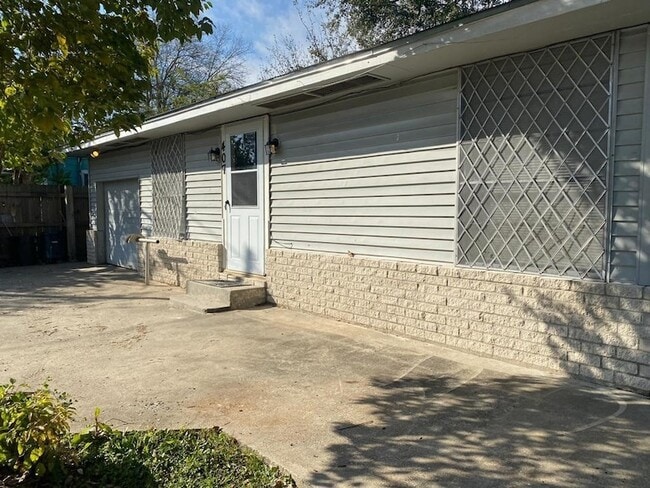 Photo - 407 E Homan Ave