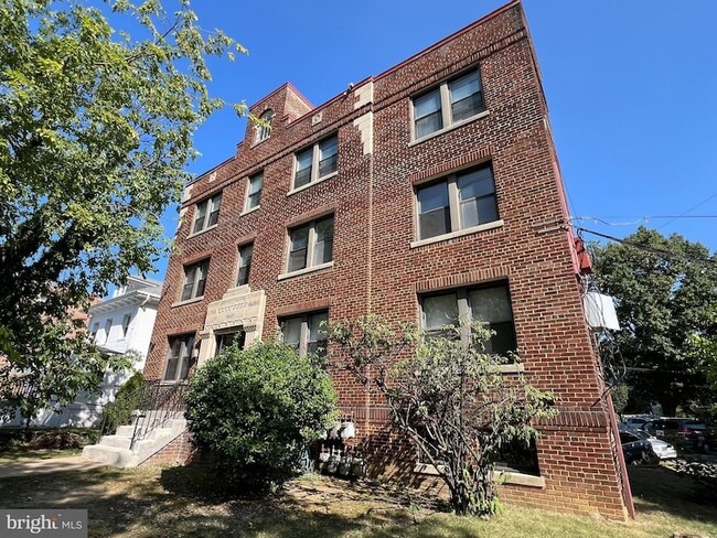 Building Photo - 5601 Colorado Ave NW Unit 3