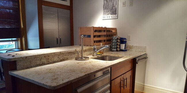 Photo - The Elmwood Village Apartments