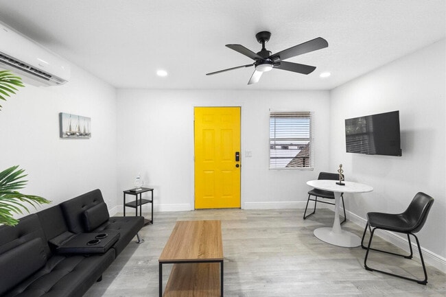 Building Photo - 1882 Lake St Unit ID1094236P