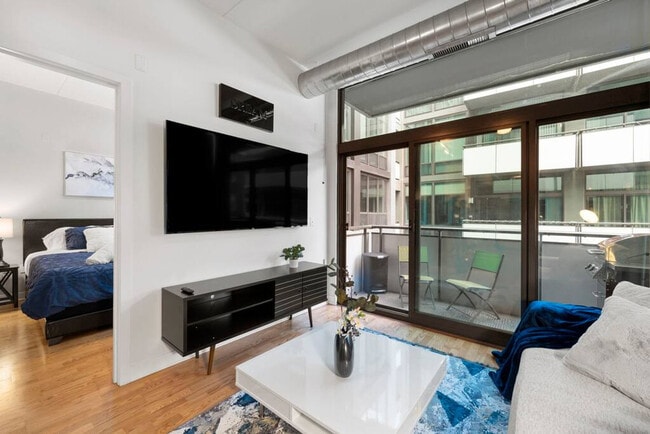 Building Photo - 660 W Wayman St Unit ID1244912P