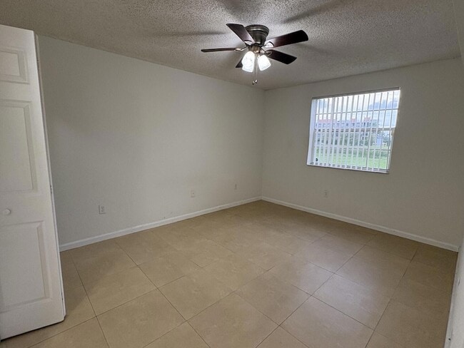Photo - 2841 N Oakland Forest Dr Unit 107