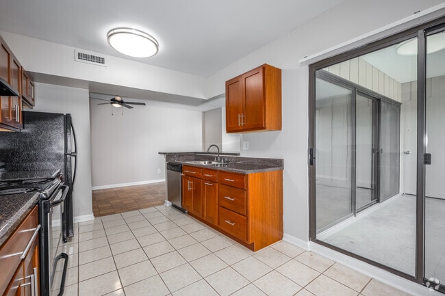 1BR, 1BA - 804SF - Kitchen - Ashley Apartments