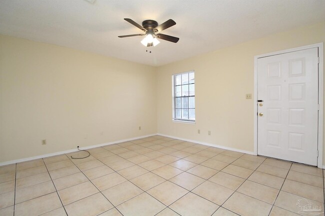 Photo - 405 Cornwall Cir