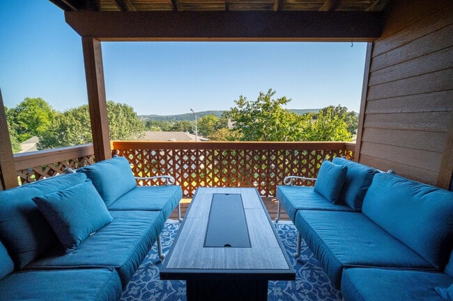 Building Photo - 206 Hampshire Dr Unit ID1295586P