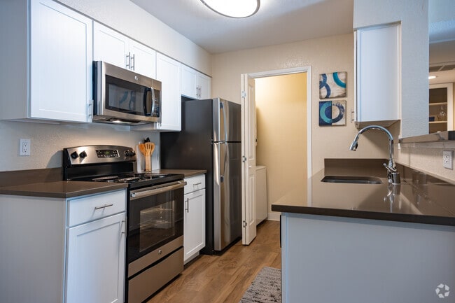 1BR, 1BA - 692SF - The Villages