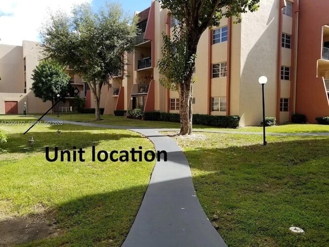 Building Photo - 13707 SW Kendale Lakes Cir Unit 205